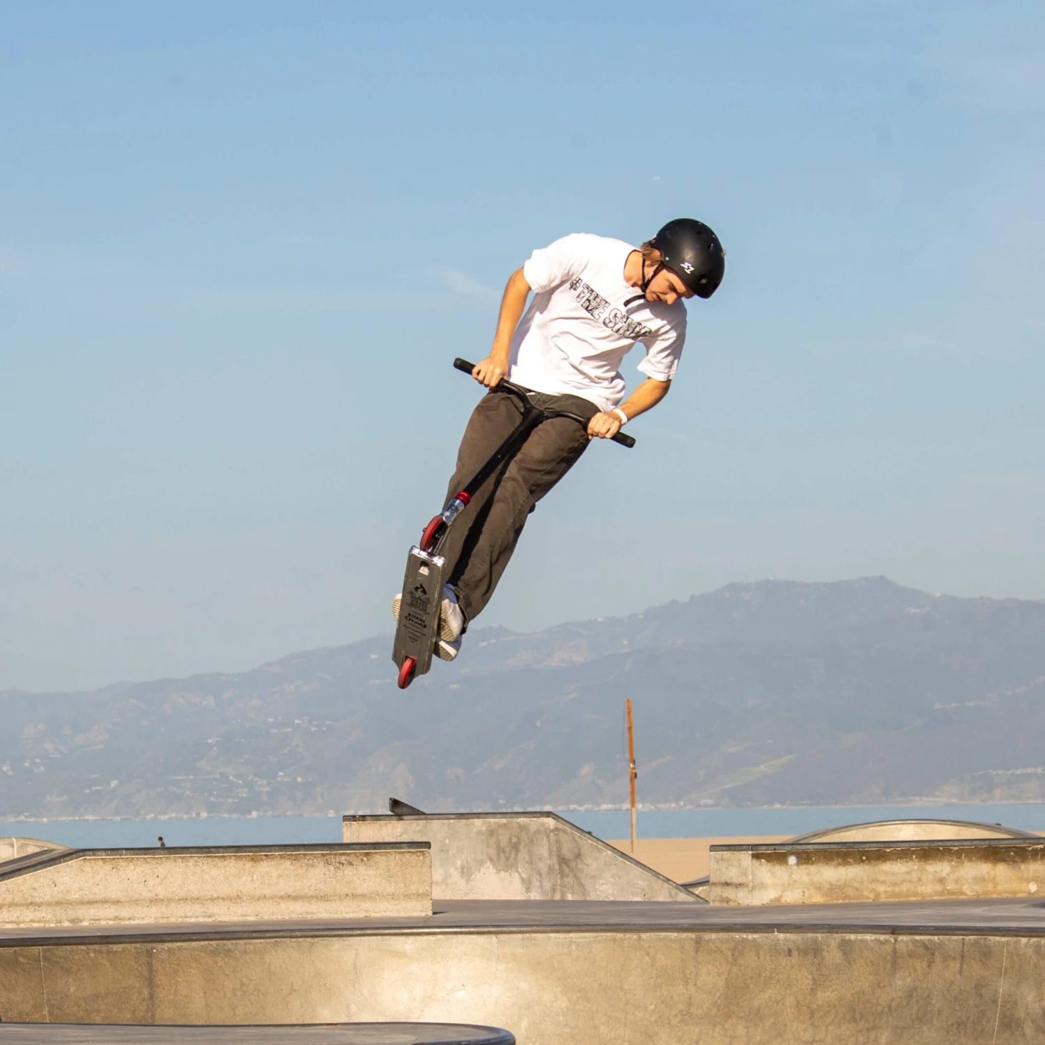 ZERO V2 Pro Riders Chilli Scooter: Silver/Red 9 ZERO V2 Pro Riders Chilli Scooter: Silver/Red - Image 7