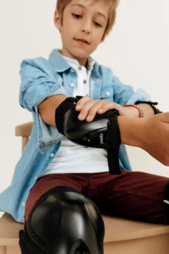 Kids' 3x2 Skating Scooter Skateboard Protectors Set Play 33 Kids' 3x2 Skating Scooter Skateboard Protectors Set Play -Rollerz Store k9fb255b60f475a1c1198ff8deaf46798