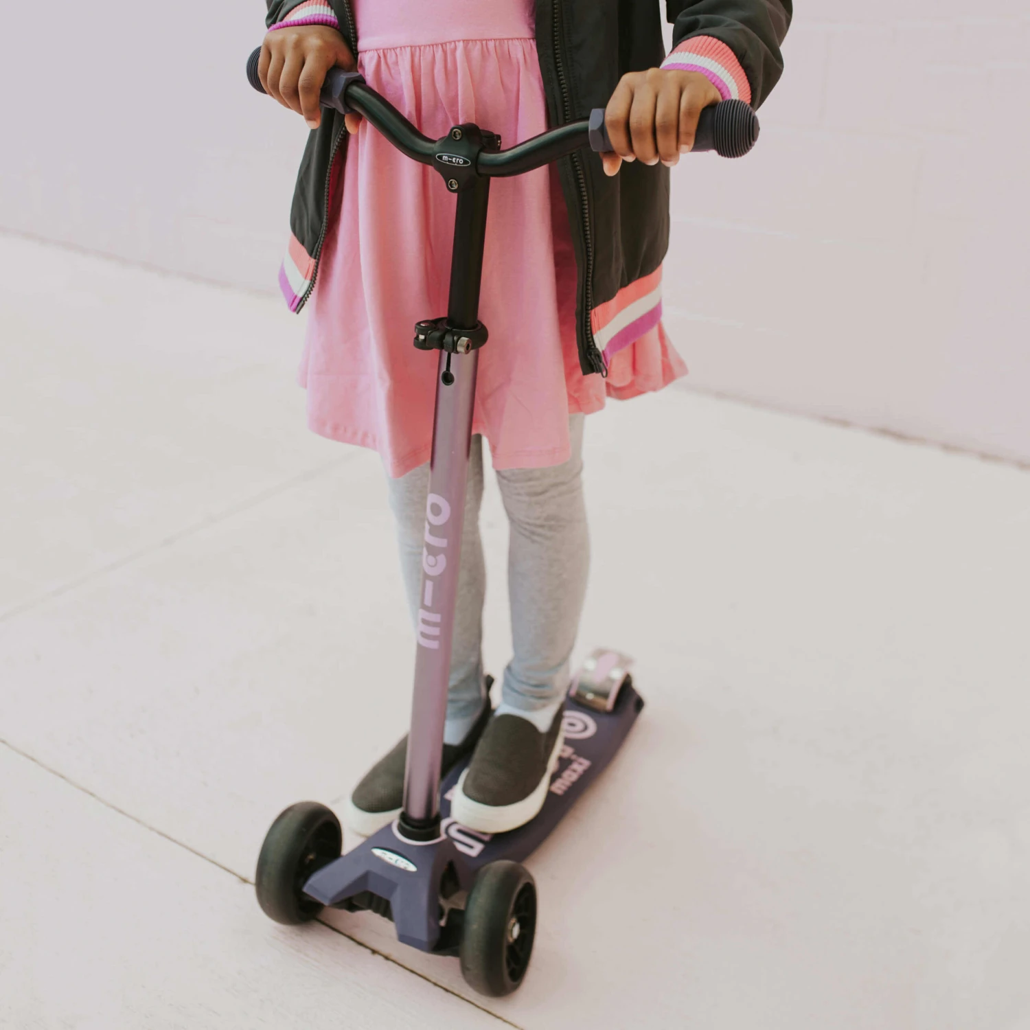 Maxi Micro Deluxe Pro Scooter - Purple - 3 Wheel Scooter For 5 9 Maxi Micro Deluxe Pro Scooter - Purple - 3 Wheel Scooter For 5 - Image 7