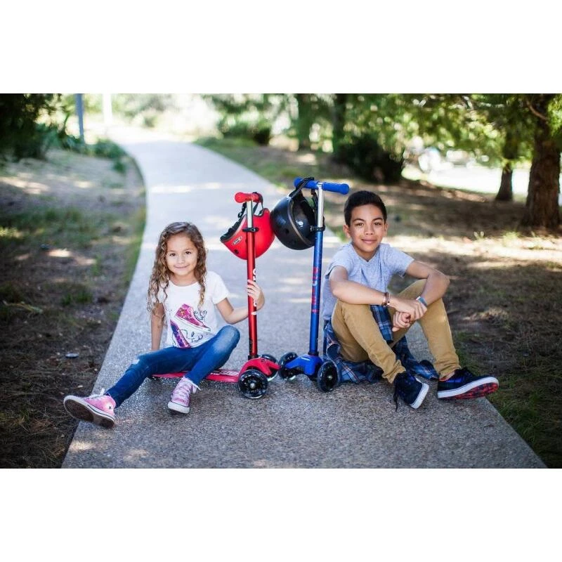 Maxi Micro Light Up Three Wheeled Scooter For 5-12 Year Olds 13 Maxi Micro Light Up Three Wheeled Scooter For 5-12 Year Olds - Image 11